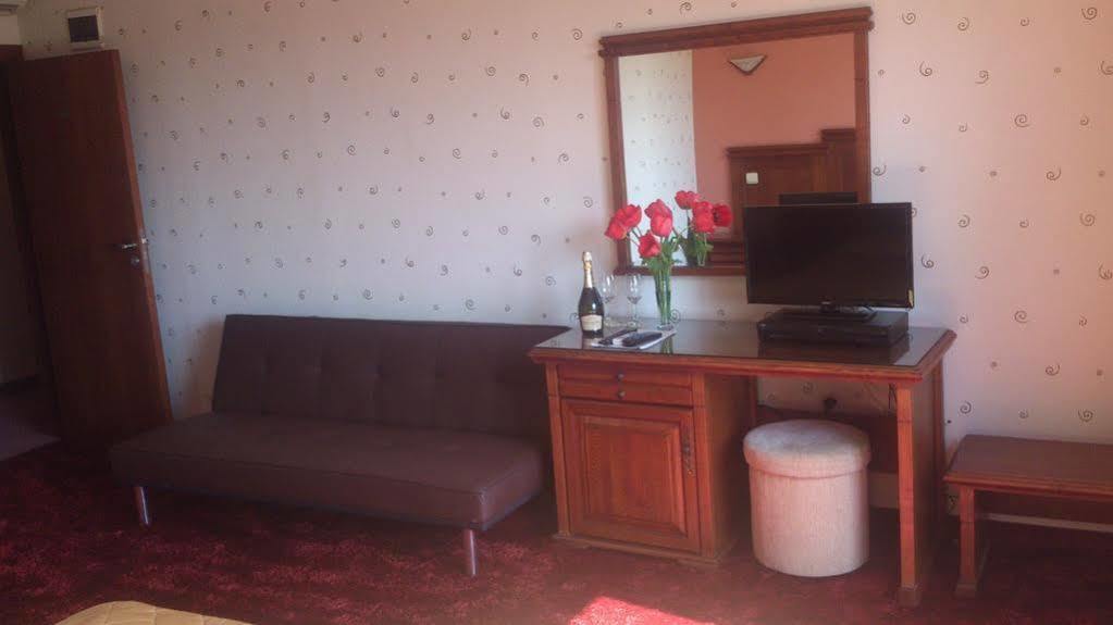 Boliari Hotel ヴェリコ・タルノヴォ エクステリア 写真